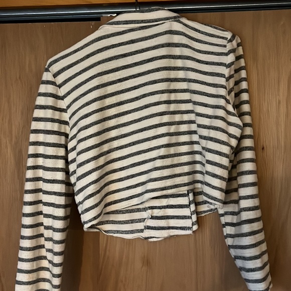 Cropped cream and gray raglan jacket. Two columns of buttons. - Picture 3 of 3